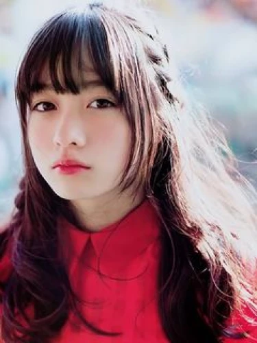 Kanna Hashimoto (...