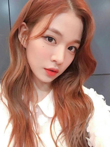 Chaeyoung (Lee Ch...