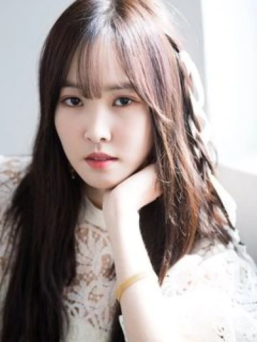 Yuju (Choi Yu-na)...