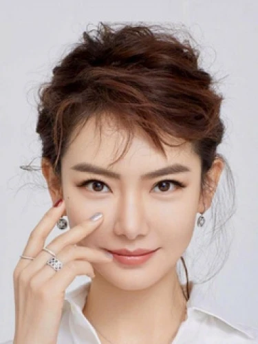 Qi Wei (戚薇)