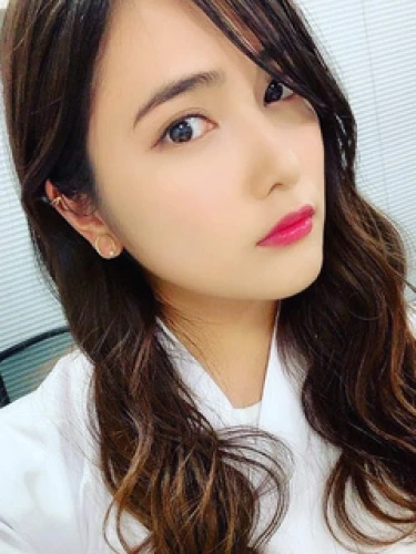 Anna Iriyama (入山 杏奈)
