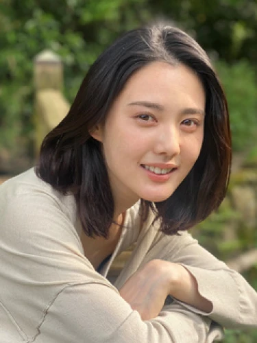 Kana Kita (北香那)