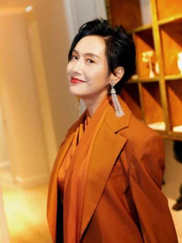 Zhu Yin (朱茵)